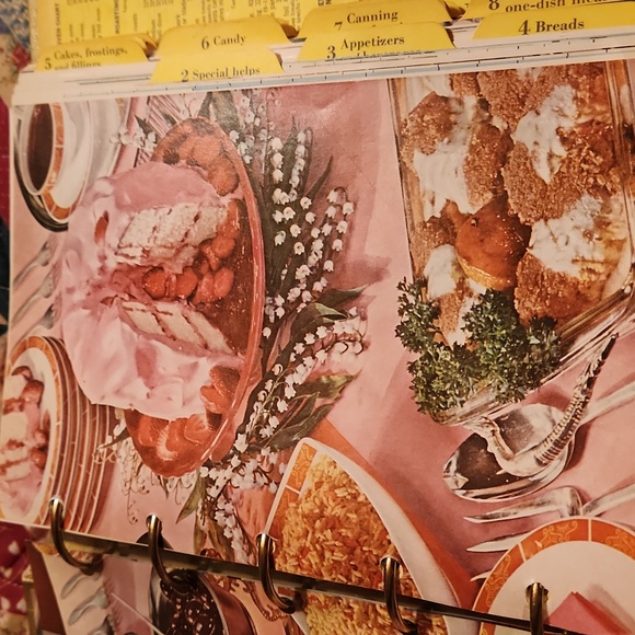 Better Homes and Gardens New Cookbook Souvenir Edition Binder Style Illustrated - Picture 8 of 8